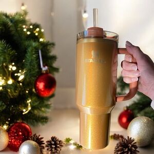 Stanley copper tinsel HOLIDAY 2024 40 oz quencher! Brand new in the box!